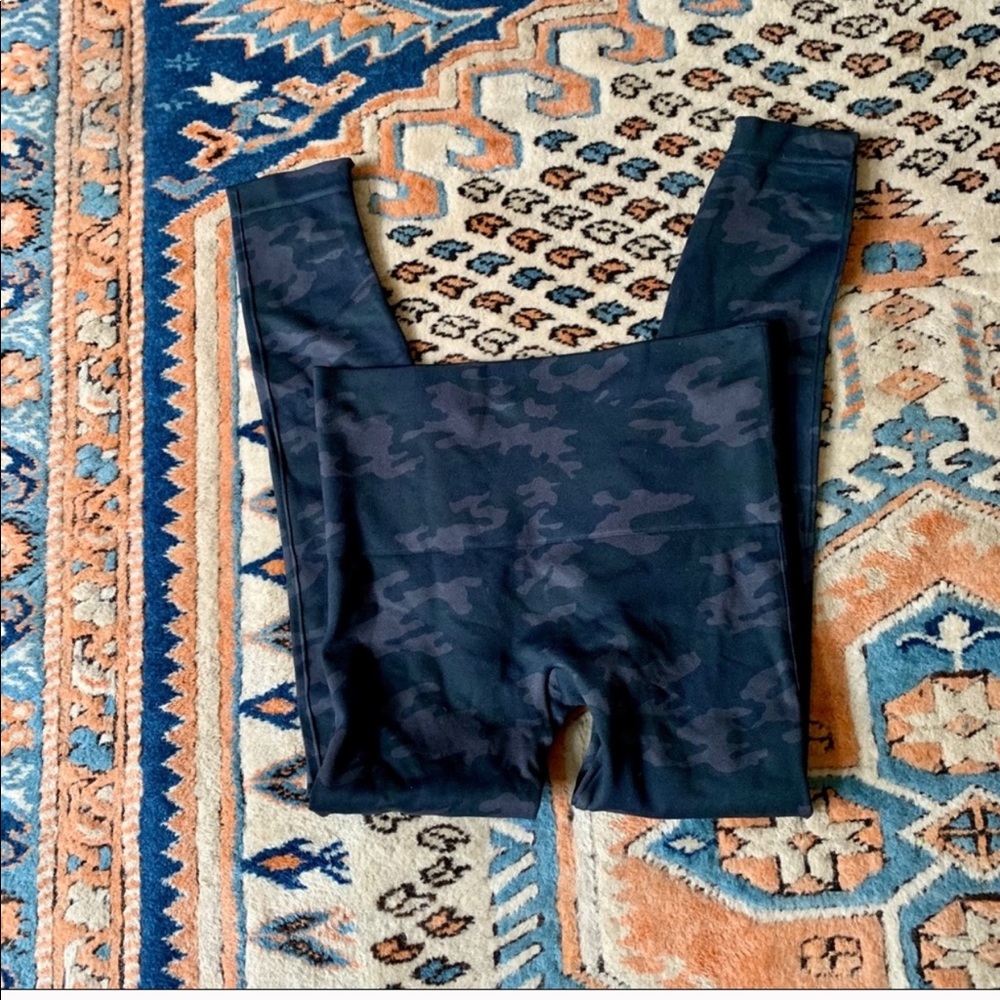 SPANX Look At Me Now Seamless Crop Camo Leggings